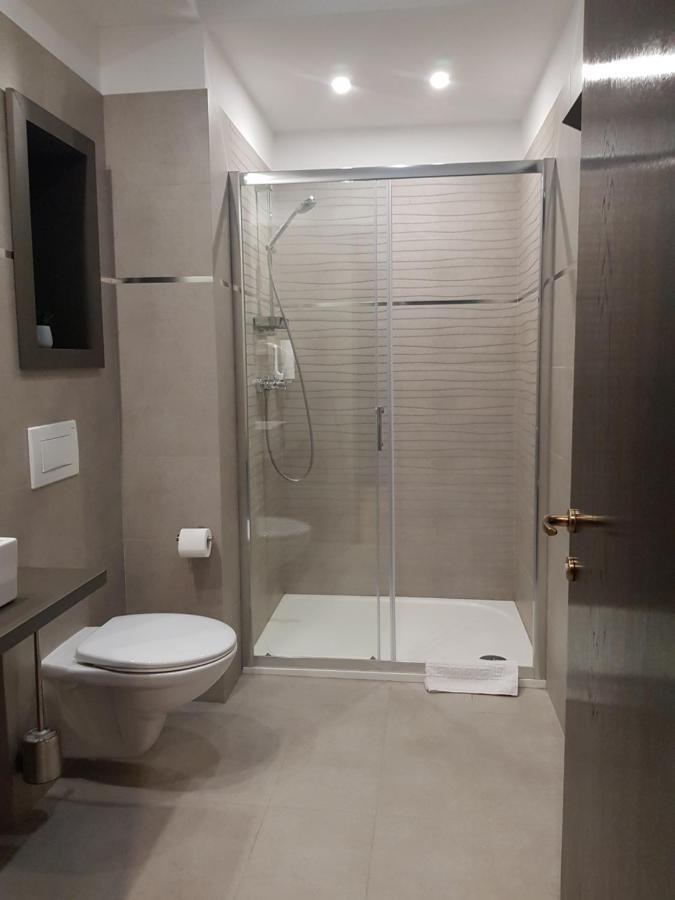 Novo Boutique Hotel Ramnicu Valcea Bagian luar foto